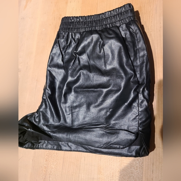 Top shop faux leather shorts - Picture 2 of 3